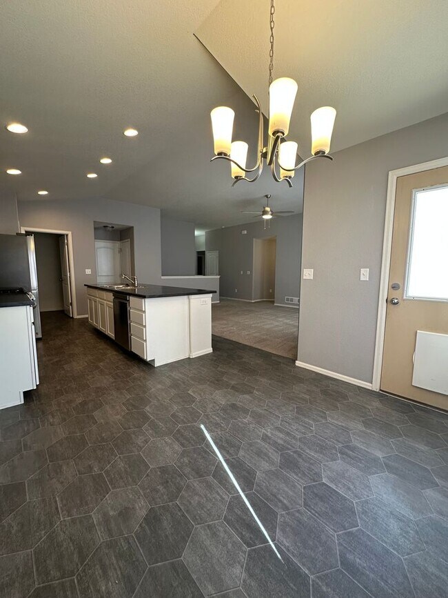 Building Photo - Beautiful 4bdrm Home In Severance