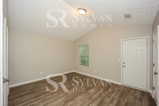 Building Photo - 11 Laurel Dr