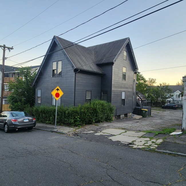 Building Photo - 9 Brewster St