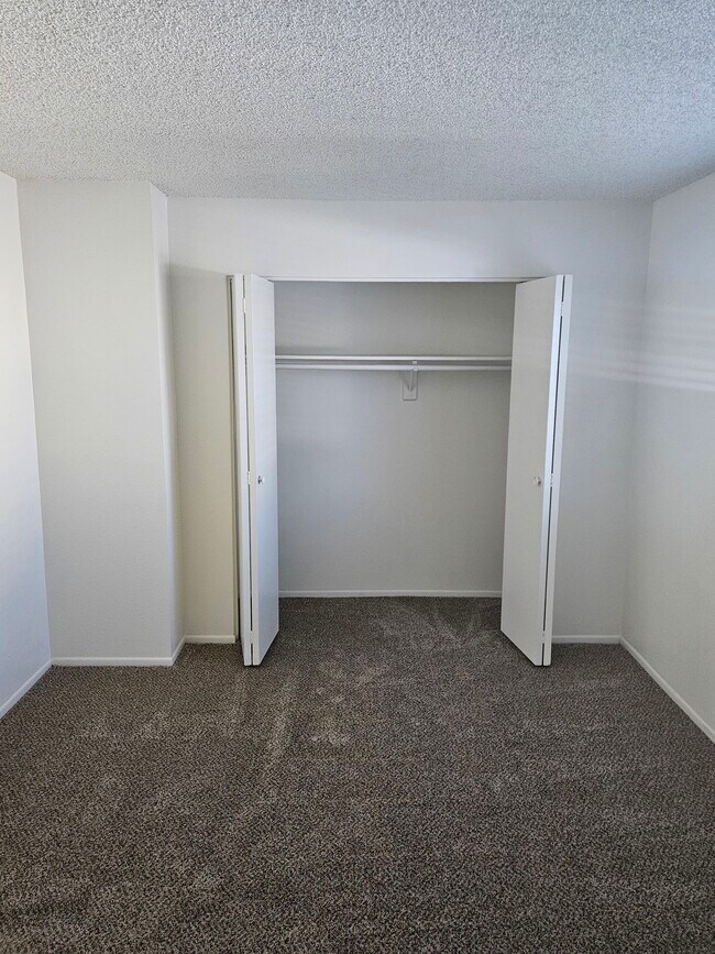 Building Photo - 885 N Granite Reef Rd