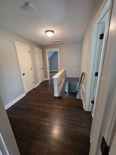 Building Photo - 10826 E Ayers Ave