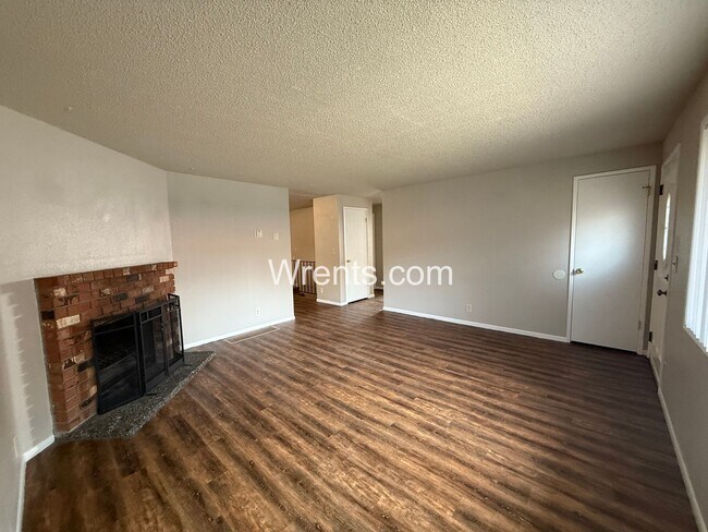 Building Photo - 2318-2320 E Dalke Ave  Owner selling