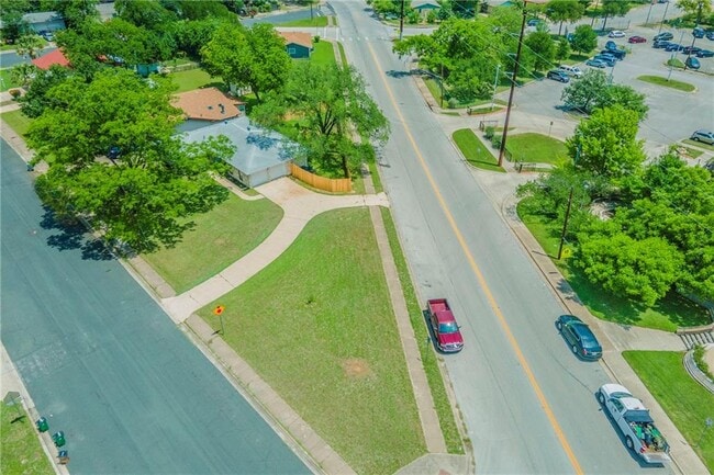 Building Photo - 1171 Angelina St