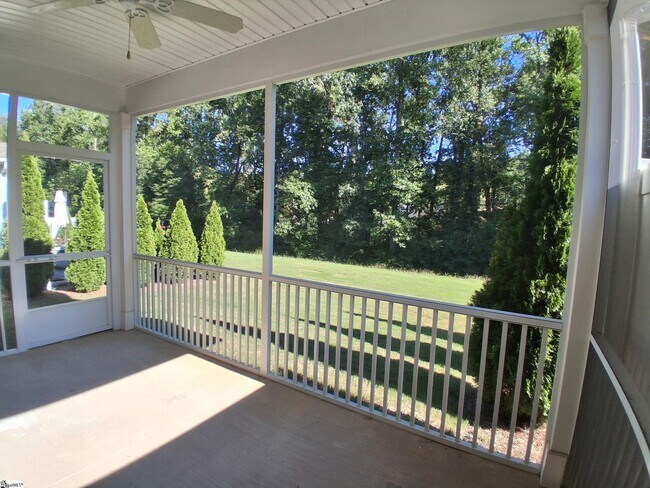Building Photo - 22 Creekhaven Ln