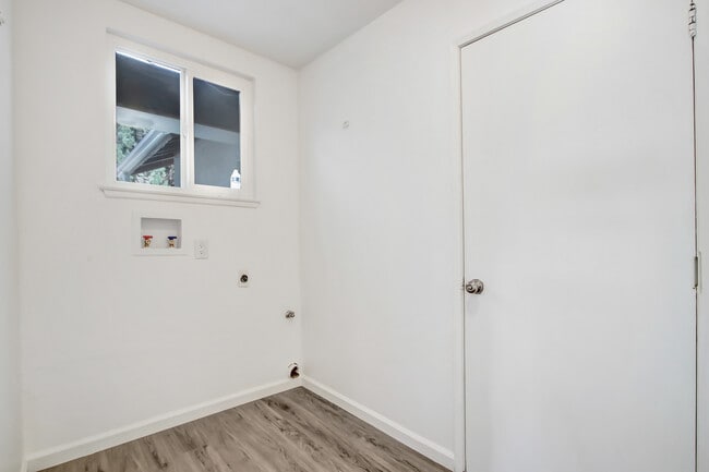 Building Photo - 1589 N O'malley Way