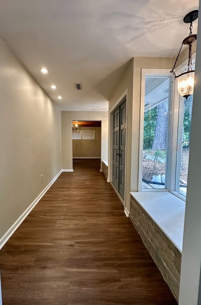Building Photo - Upgraded 4BR/3.5BA Pool Home in Prestigiou...