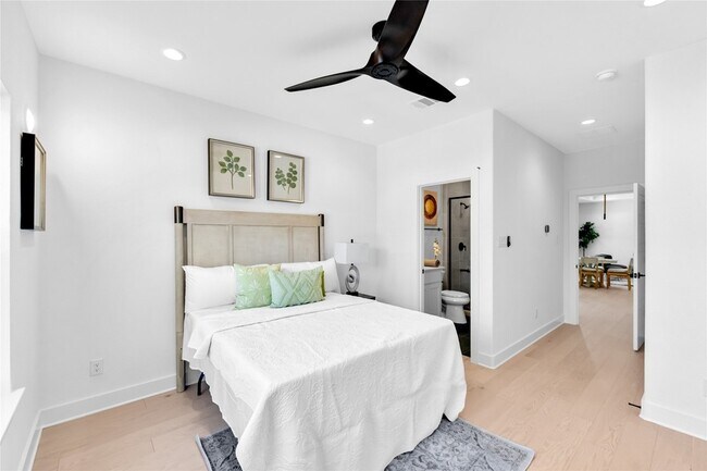 Building Photo - 10437 Milkweed Ct
