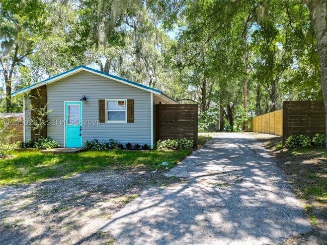 Building Photo - 8781 LAKESHORE Dr