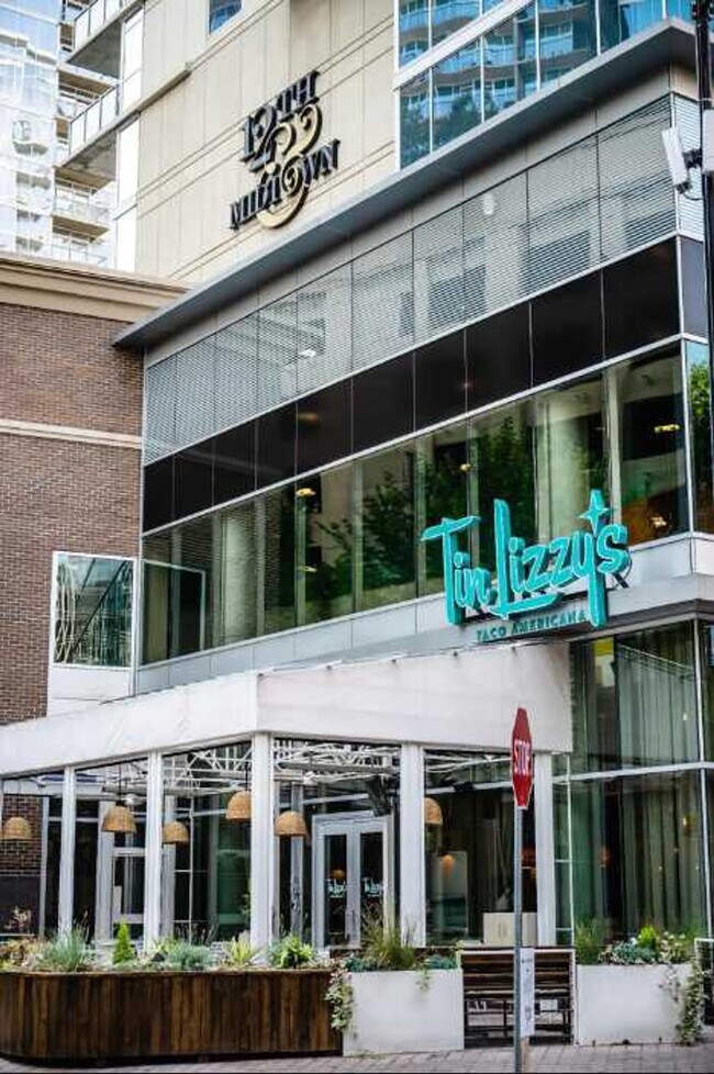 Building Photo - 1136 Crescent Ave NE