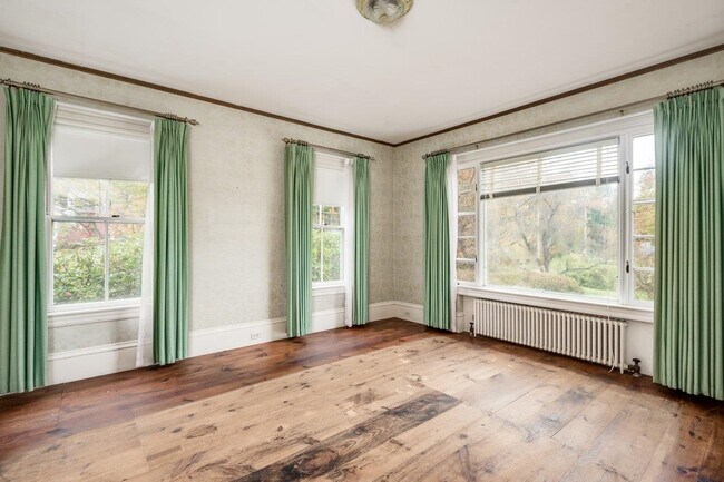 Building Photo - 110 Exeter Rd