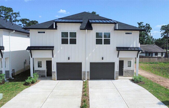Building Photo - 1956 Longmire Villas Court