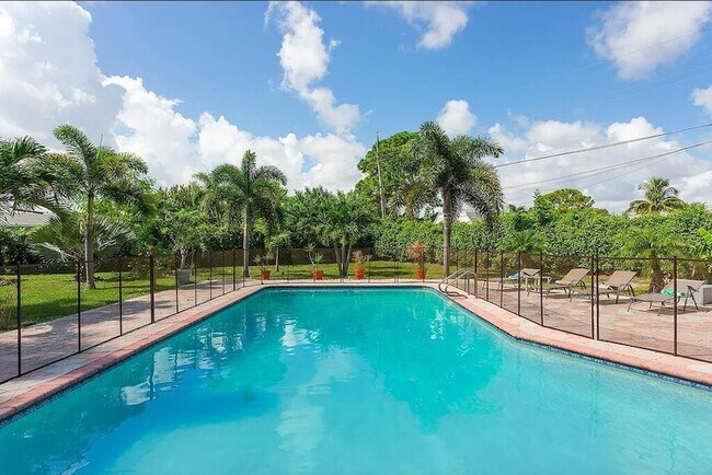 Building Photo - 272 NW 45th St