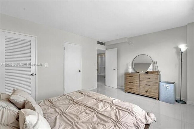 Building Photo - 9195 Collins Ave