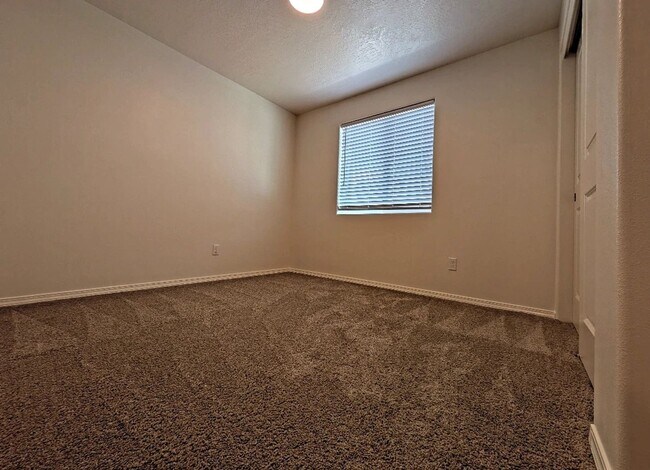 Building Photo - New Single Level Home in New SunRidge Community