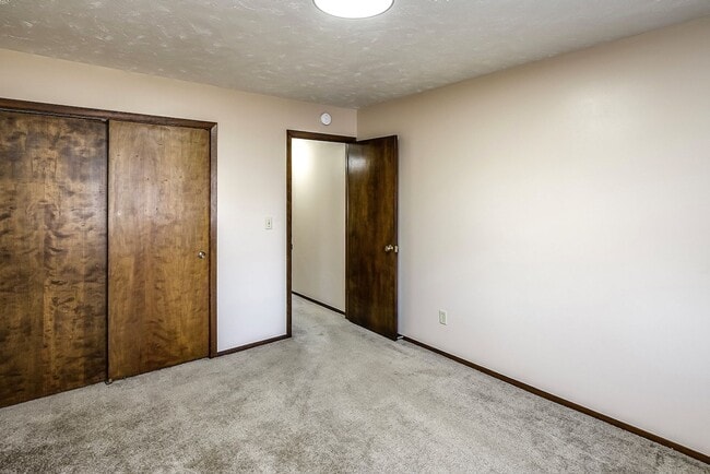 Building Photo - Spacious 2-Bed and 1-Bath Apartment!