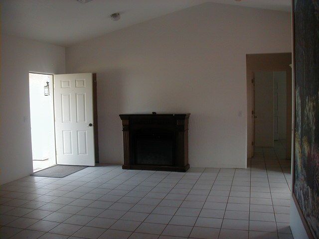 Building Photo - 2440 E calle Bacardi