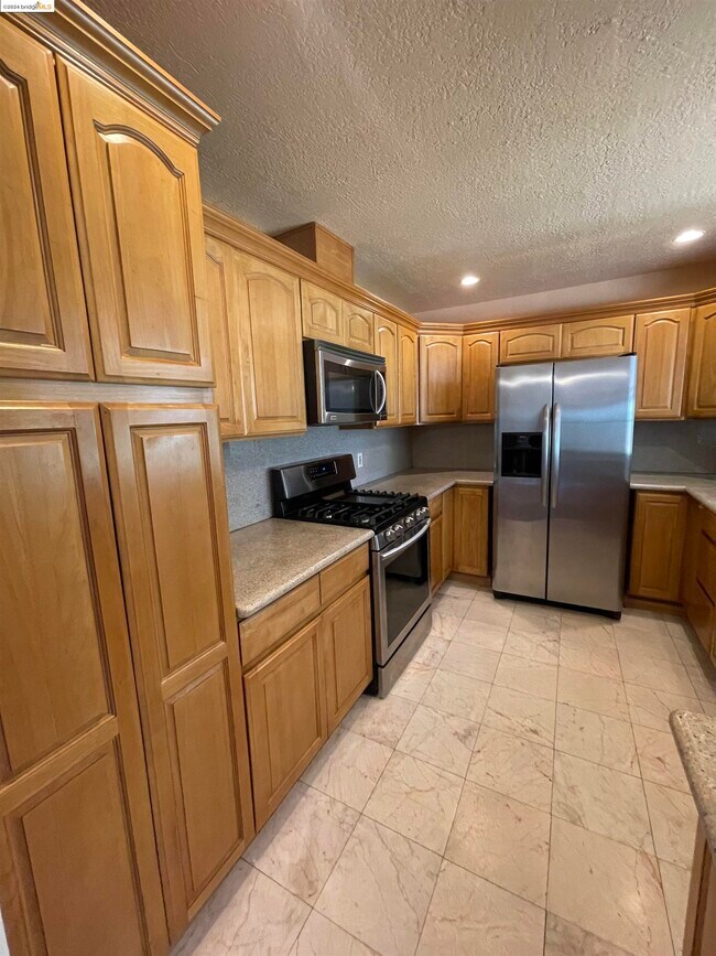 Building Photo - 73 Alvarado Ave