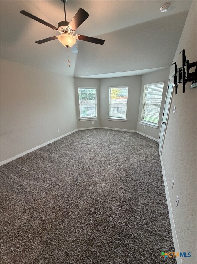 Building Photo - 1100 RIVER WOOD