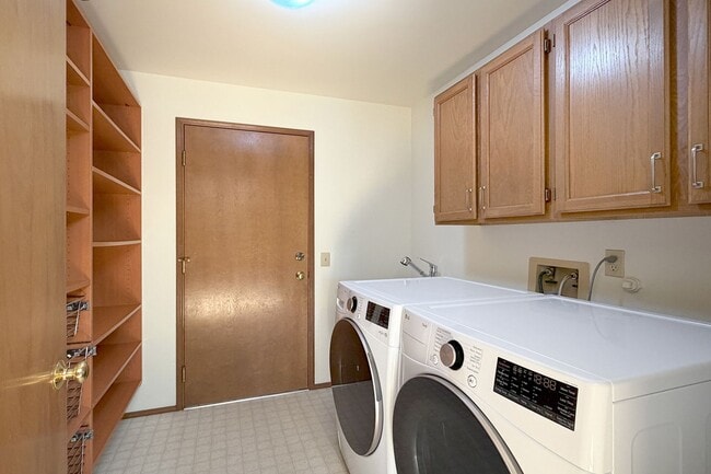 Building Photo - 3bd/2ba Bellevue Home