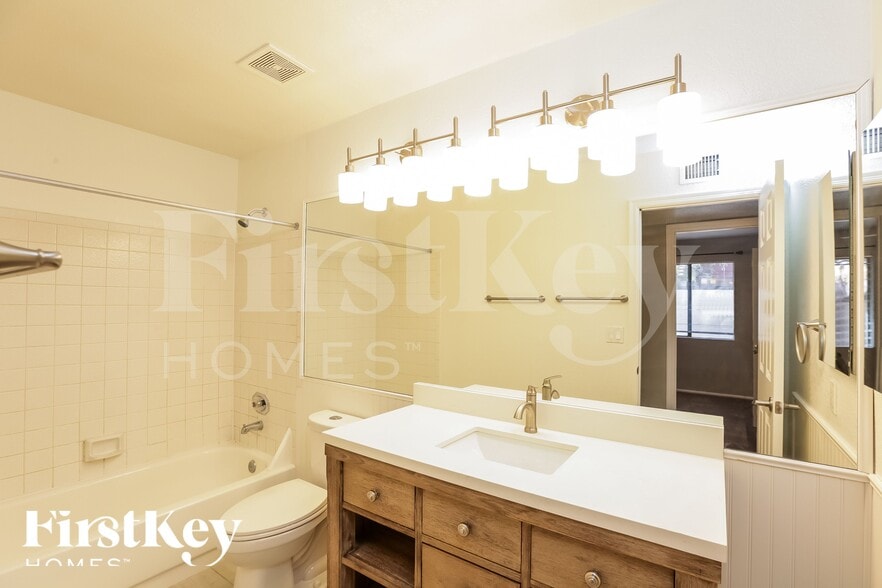 Building Photo - 2994 N Benson Ln