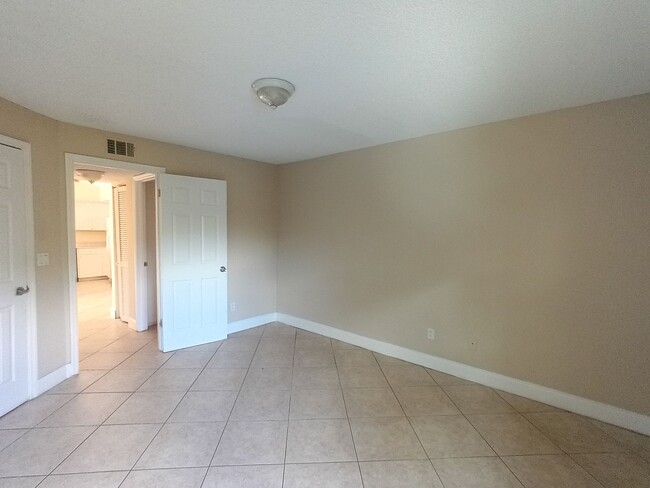 Building Photo - 5737 Gatlin Ave