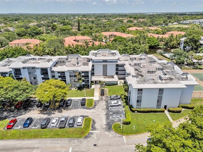 Building Photo - 721 N Pine Island Rd