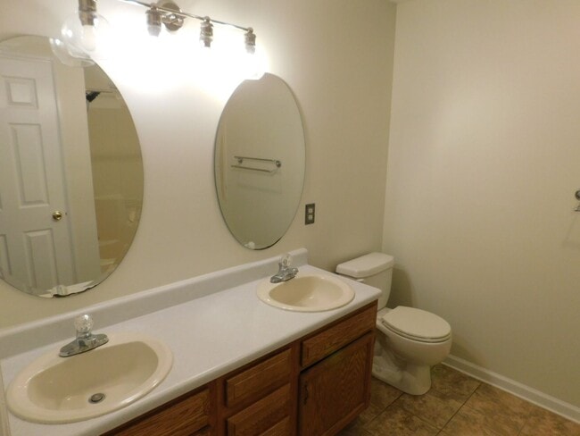 Building Photo - Great Family Home!