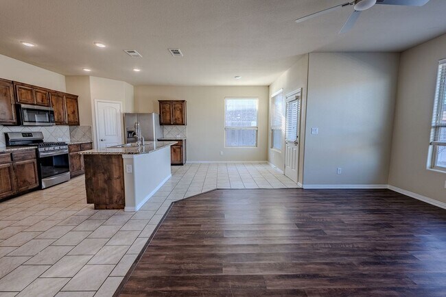 Building Photo - 7 Glass Ranch Rd