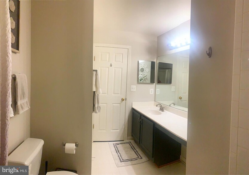 Building Photo - 20447 Chesapeake Sq