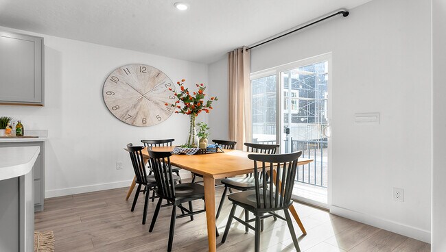 Building Photo - 1895 N Blue Iris Ave