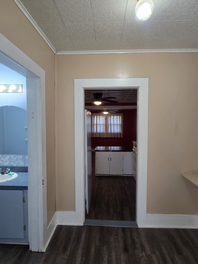 Building Photo - 505 Ave 2 NE