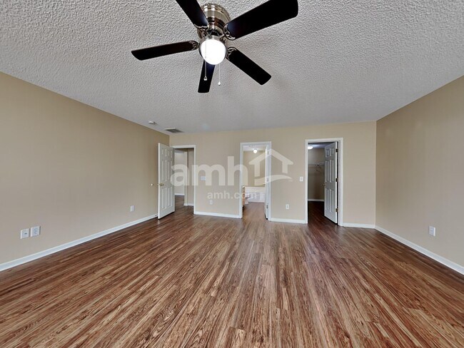 Building Photo - 235 Emerald Isle Dr