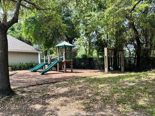 Building Photo - Gated community!  Amenities Galore! Close ...