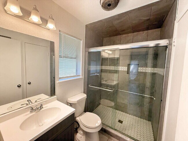 Building Photo - Move-In Special: 1 Month FREE (Applied to ...