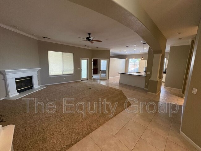 Building Photo - 2511 S Peppertree St