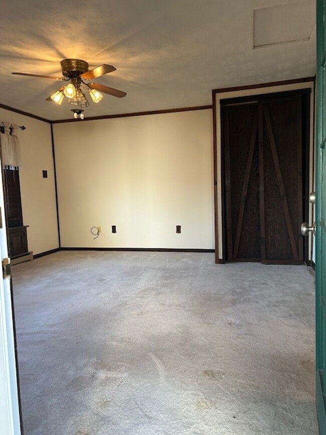 Building Photo - 3 Bedroom, 1 Bath Ranch Home w/Attached Ga...