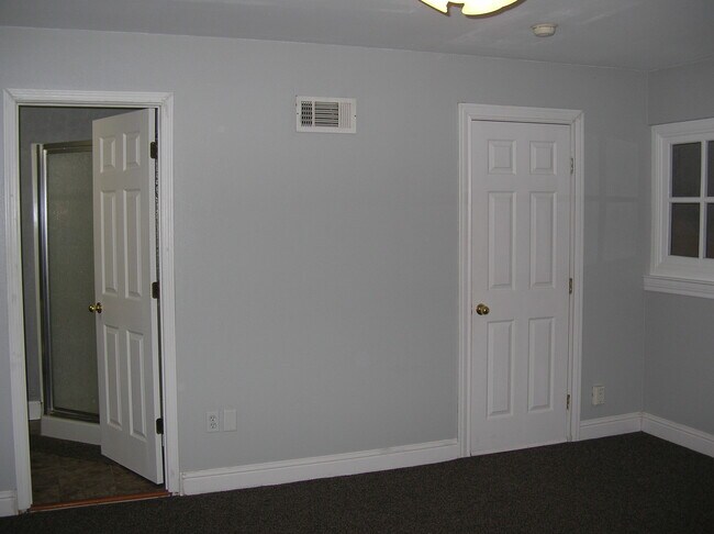 Building Photo - 710 E Boyd Dr