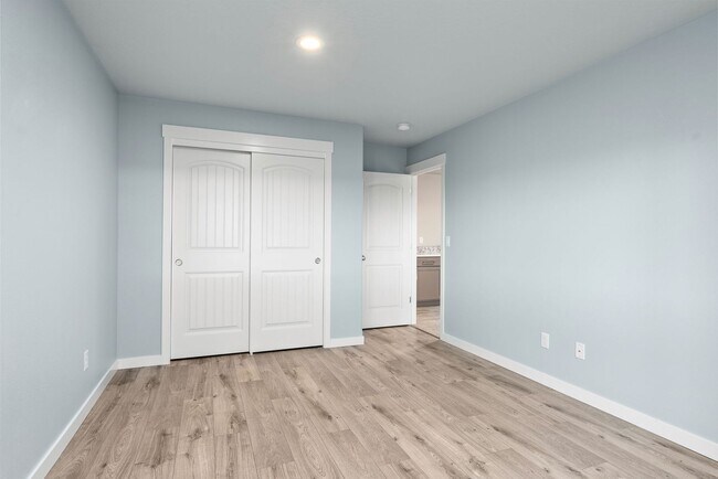 Building Photo - Luxury Four Bedroom with Breathtaking Views