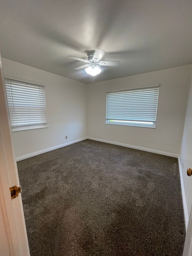 Building Photo - Single-story Home For Rent