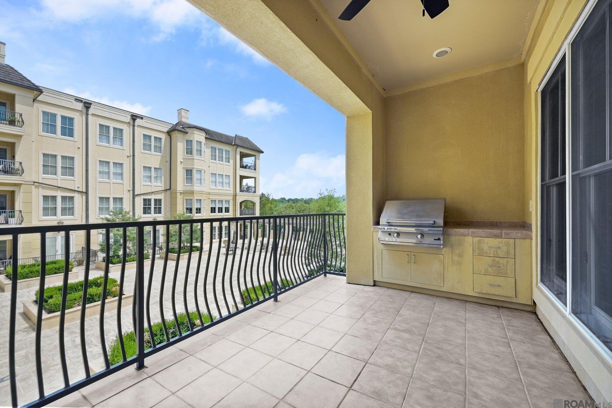 Building Photo - 998 Stanford Ave