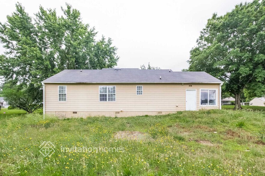 Building Photo - 443 Linda Ln