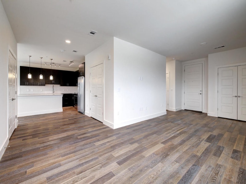 Building Photo - 1615 E 7th St