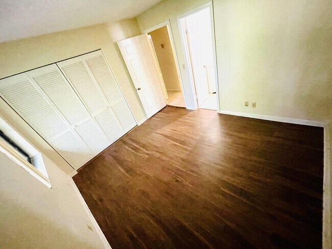 Building Photo - 3096 Collin Dr