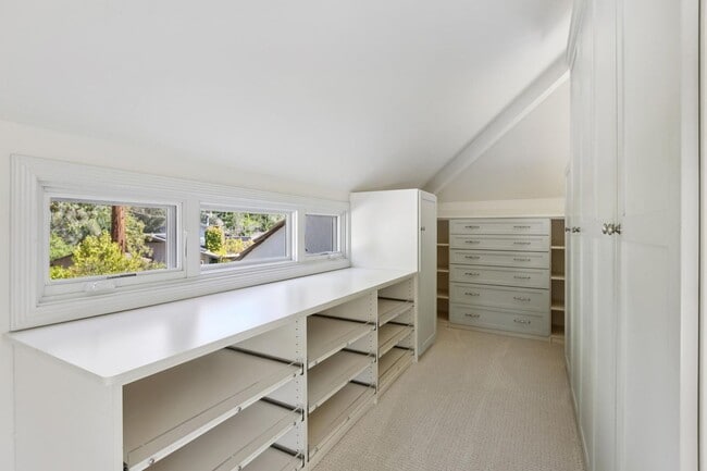 Building Photo - Beautifully Appointed Atherton Estate with Pool & Outdoor Entertaining