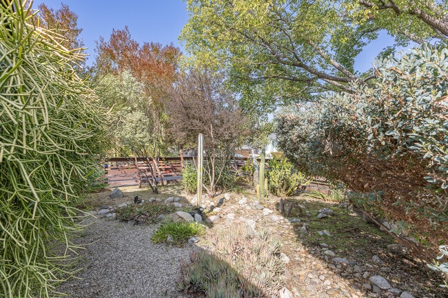 Building Photo - 3418 Greensward Rd