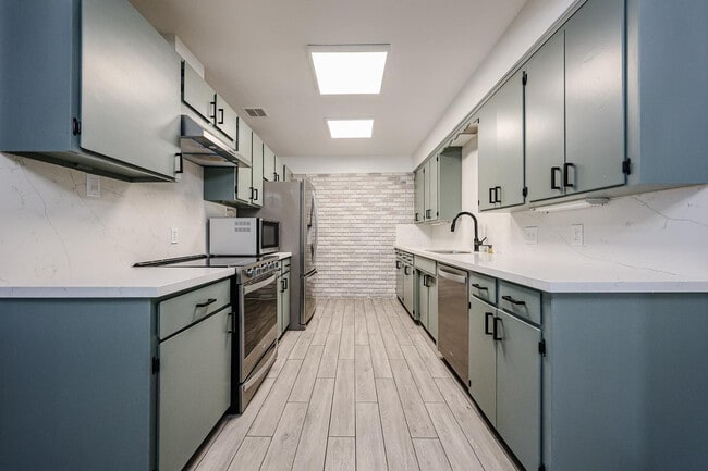 Building Photo - 2816 N 33rd Pl