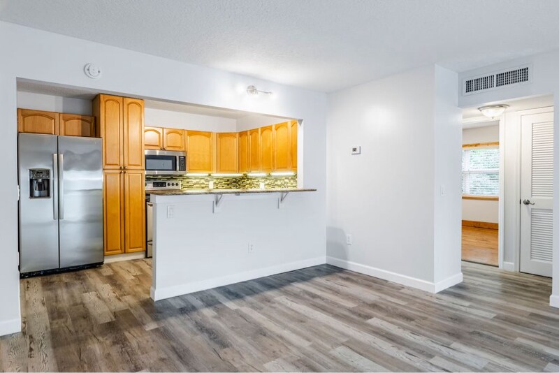 Building Photo - 715 20th St