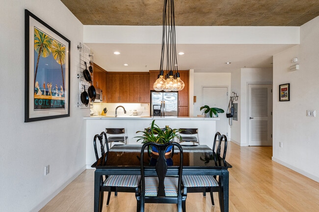 Building Photo - 288 3rd St