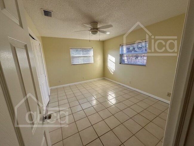 Building Photo - 13753 Oleander Ave