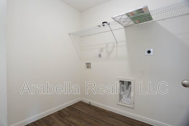 Building Photo - 5105 Hydra